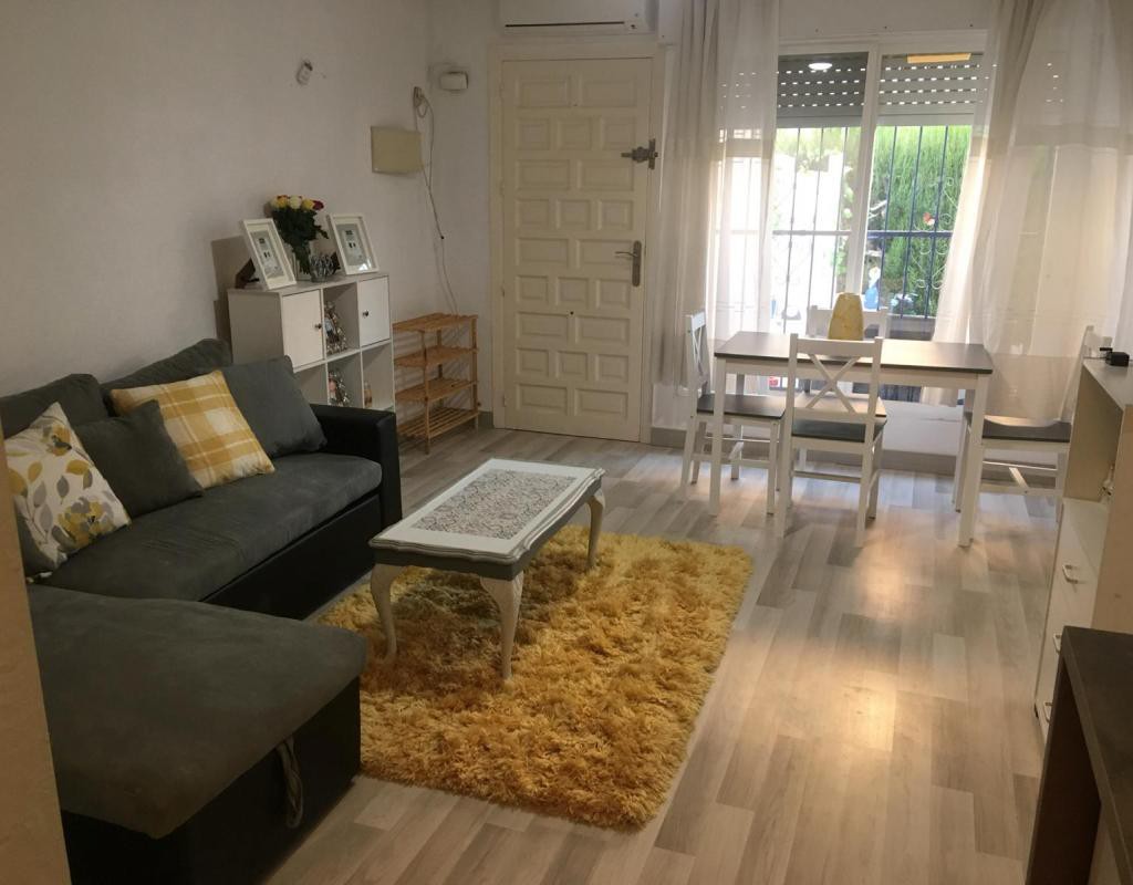 Un bungalow confortabil, luminos, cu piscină și o grădină - tripinvest.ro